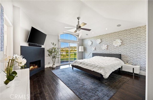 Building Photo - 4 Chandon