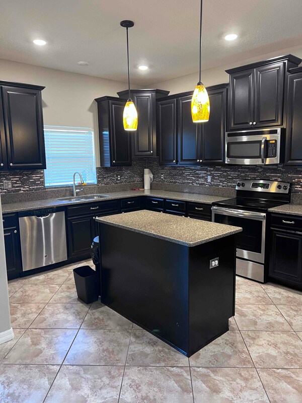 Primary Photo - 10808 Whitecap Dr