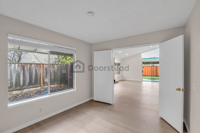 Building Photo - 4035 Egret Ct