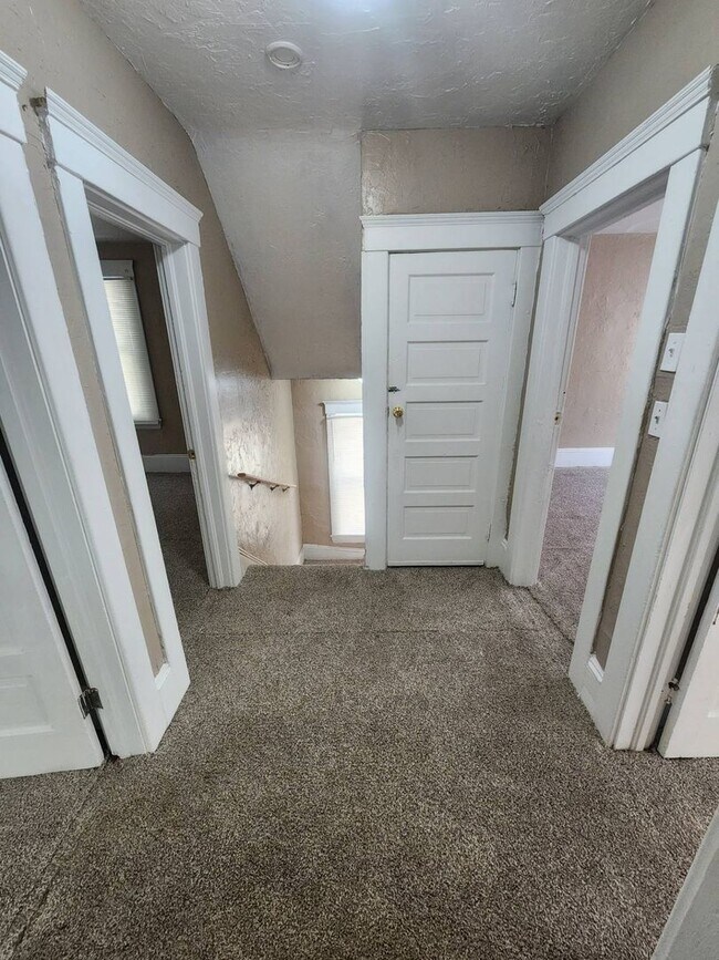 Building Photo - Charming 4-Bedroom Property in Prime Location