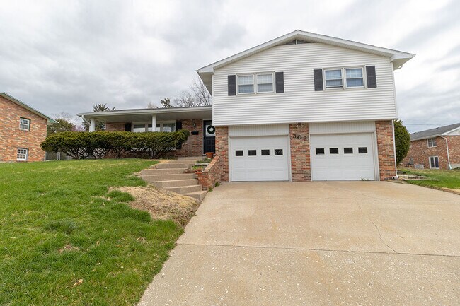 Building Photo - 306 W Briarwood Ln