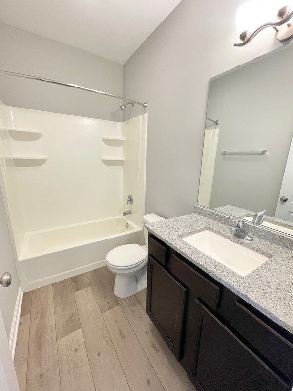 Building Photo - 811 E Main St