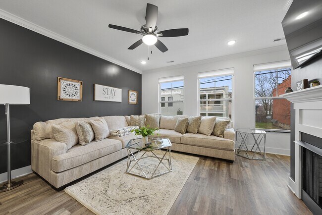 Building Photo - 127 E 8th Ave