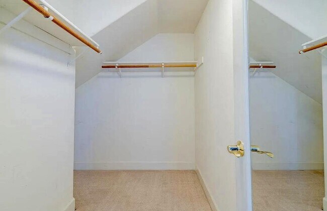 Building Photo - 2520 Club Dr