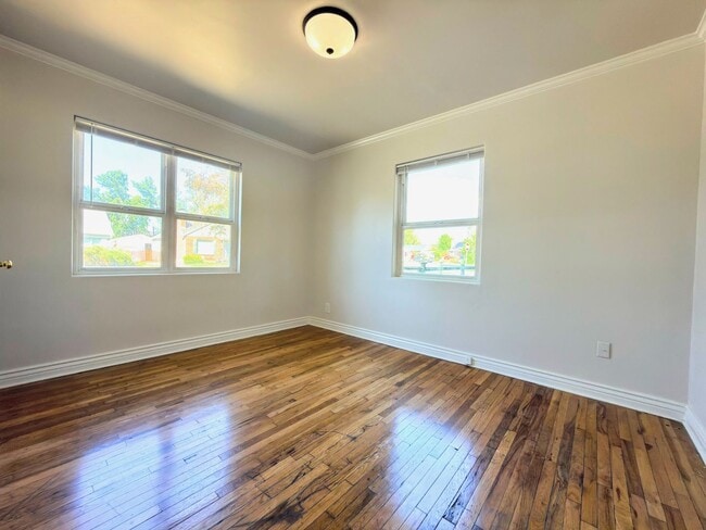 Building Photo - Newly Updated 2-Bedroom Home