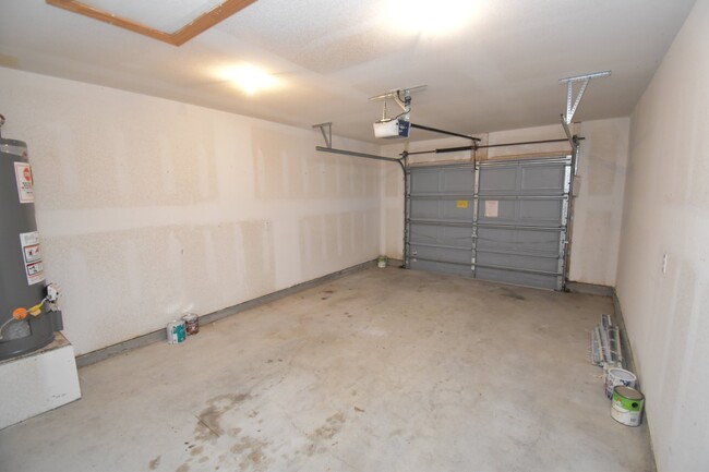 Building Photo - 3 Bedroom, 2 Bath Patio Home with Garage &...