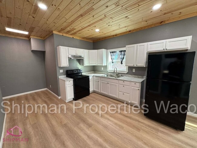 Building Photo - 1601 McKenzie Ave