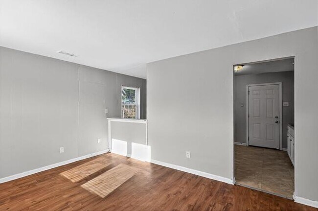 Building Photo - 896 Pawnee Ave