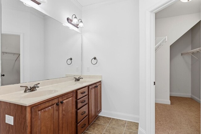 Building Photo - 80 Valor Cir