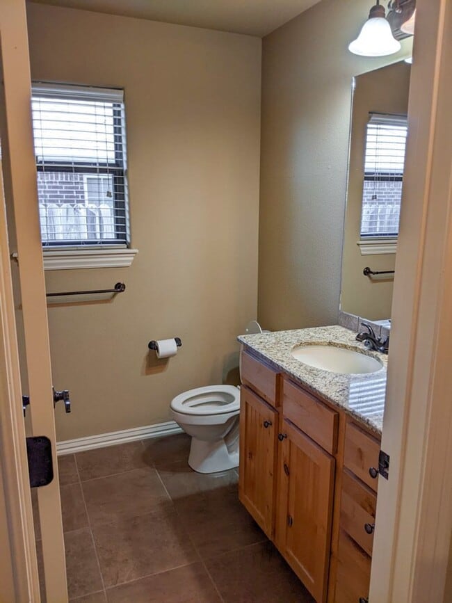 Building Photo - Stunning 4 Bed 2 Bath Home close to Elm Springs Walmart!