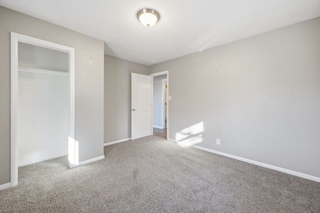 Building Photo - Move-In Ready 2 Bedroom Home with Basement Garage