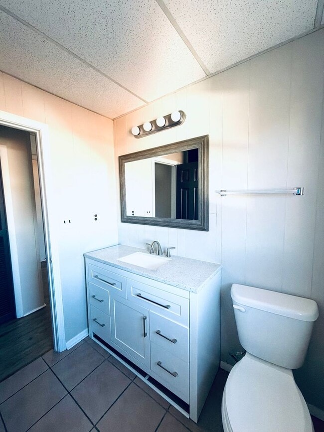 Building Photo - Modern 1 Bed, 1 Bath in Johnson City — All Utilities Included, Pet Friendly!