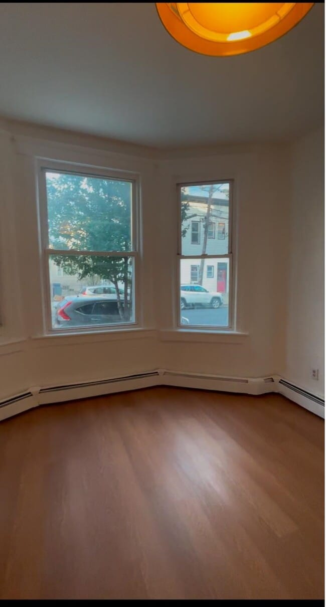 Building Photo - 907 18th St