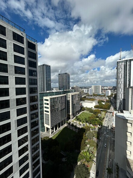 Building Photo - 225 N Miami Ave