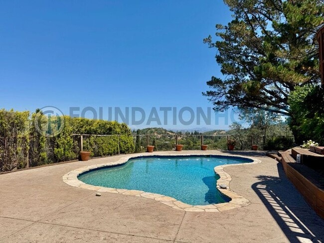 Building Photo - 160 Kaden Dr