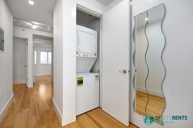 Building Photo - Polk Gulch: Modern 4th Floor Condo w/ in-unit W/D, Garage Parking & Shared Roof Deck