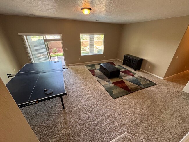 Building Photo - Highly Desirable Lakota Ridge!