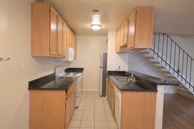 Building Photo - 1214 Sycamore Dr