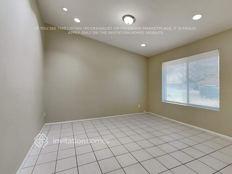 Building Photo - 5634 W Altadena Ave