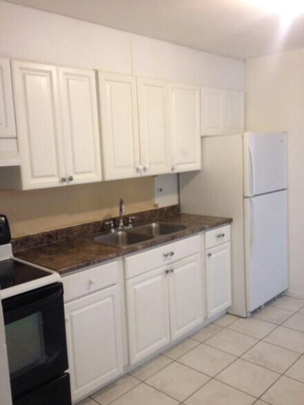 Building Photo - 780 Main St