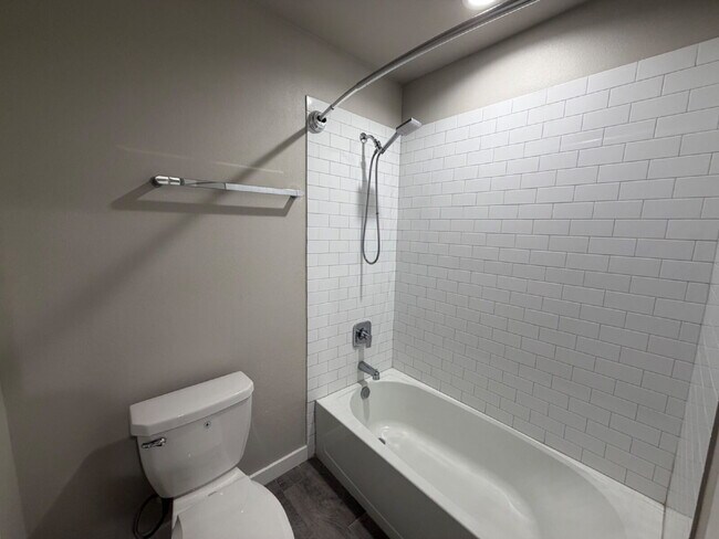 Building Photo - Beautiful 4 Bedroom 2 Bath Home in Wollforth!