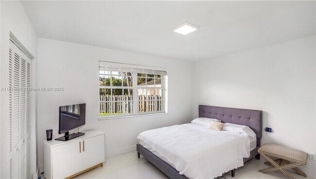 Building Photo - 17750 SW 80th Ct