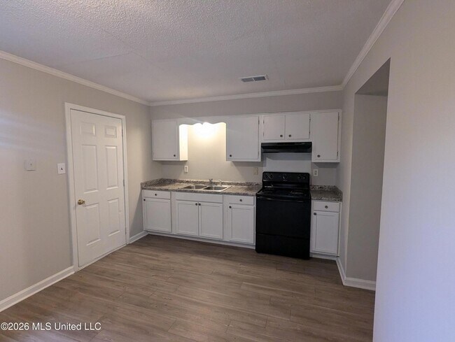 Building Photo - 5550 Winterwood Dr