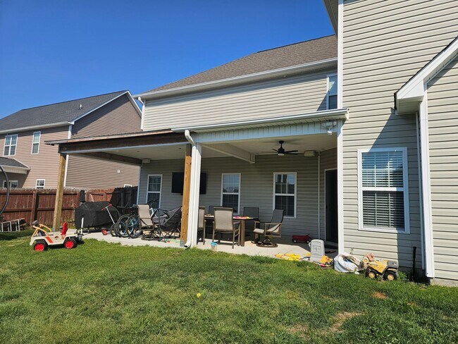 Building Photo - 4 Bedroom 2.5 Bath unfurnished home in Nautical Reach Neighborhood