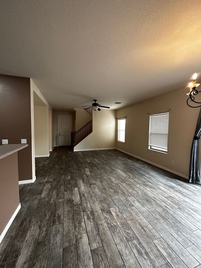 Building Photo - 4 BEDROOM HOME IN RAY RANCH