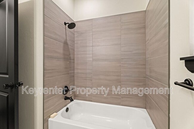 Building Photo - 2805 Crystal Creek Dr