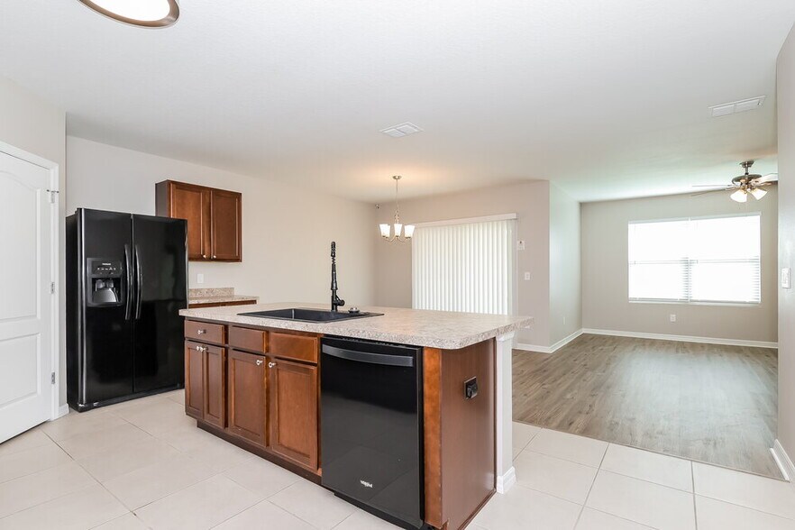 Building Photo - 16188 Yelloweyed Dr