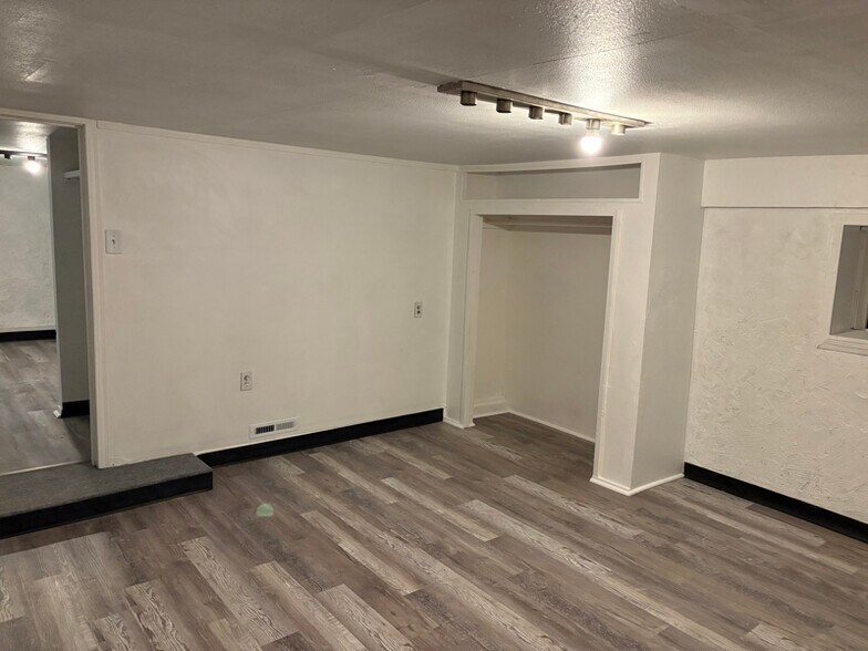 Building Photo - 205 N Hendren Ave