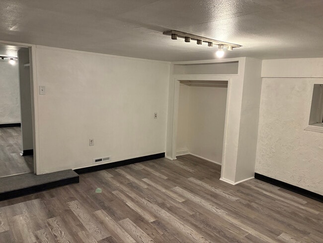 Building Photo - 205 N Hendren Ave