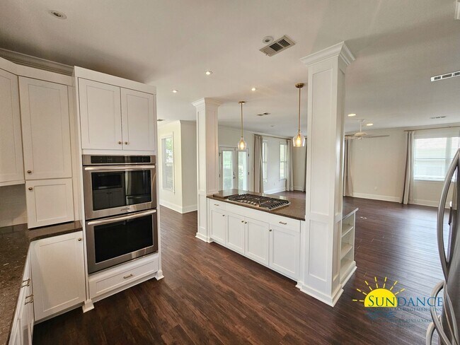Building Photo - 360 Tradewinds Dr