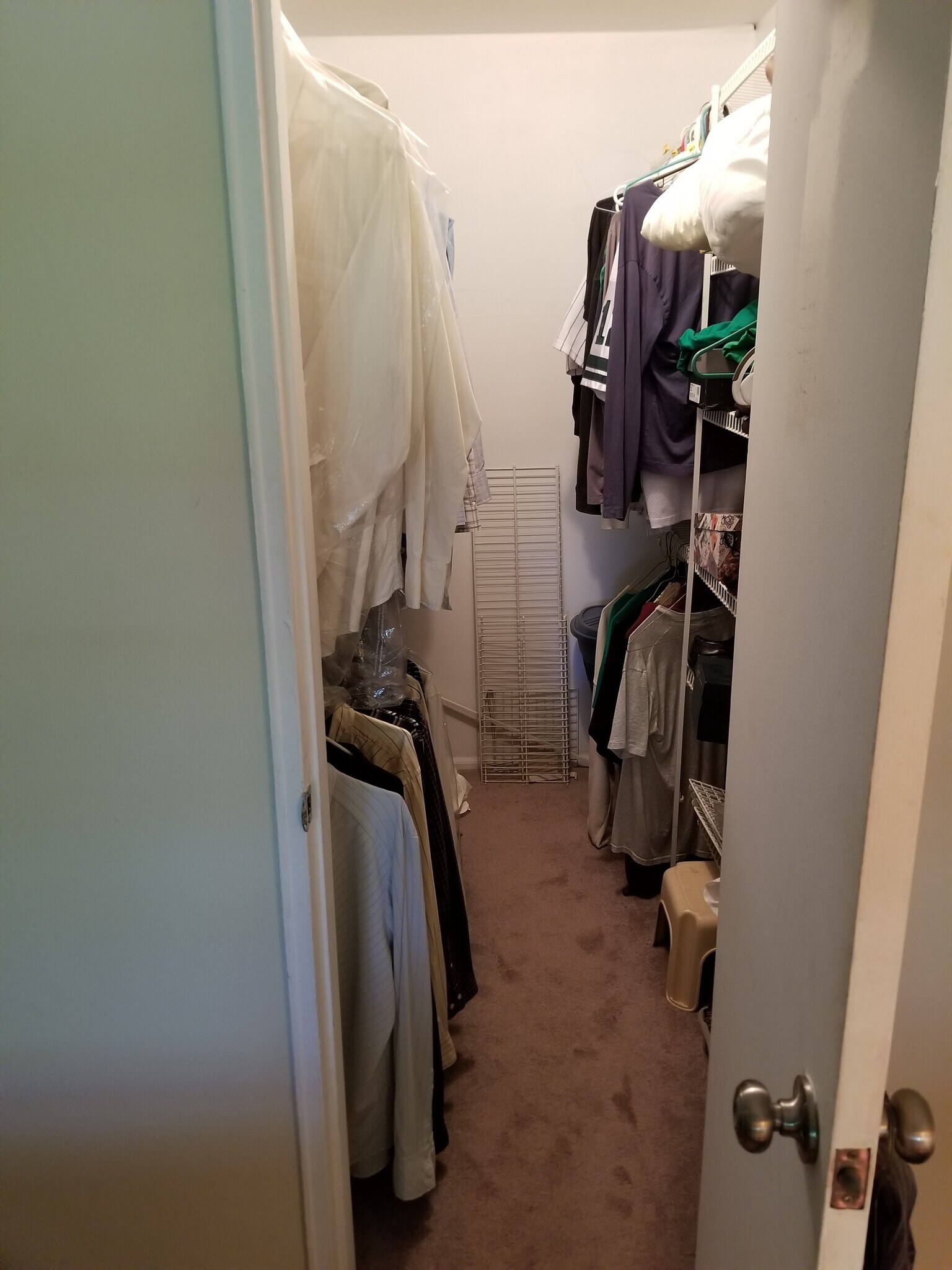 Walk in Closet - 152 N Broadway