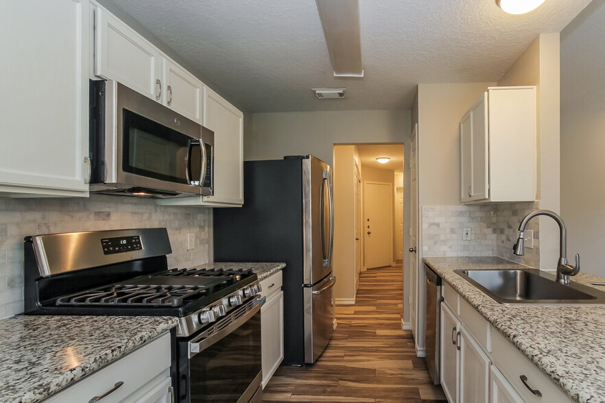 Building Photo - 18207 Trinity Knoll Way