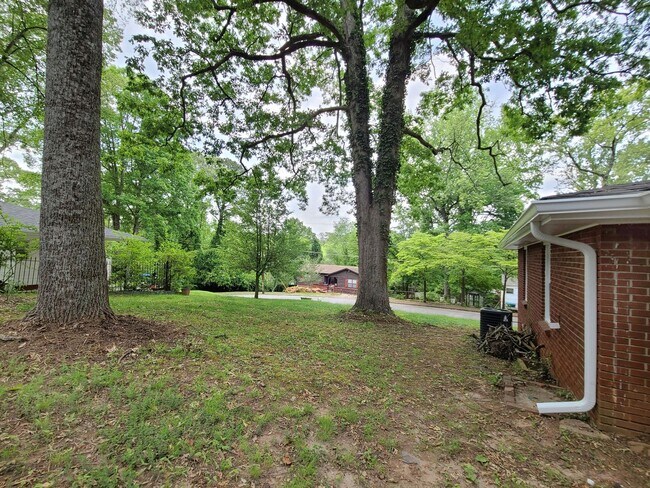 Building Photo - Cutest Bungalow in the Heart of Hapeville 3 bed/2 bath