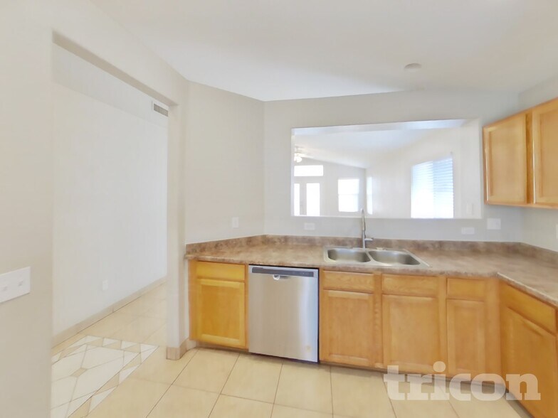 Building Photo - 10446 W Orange Dr