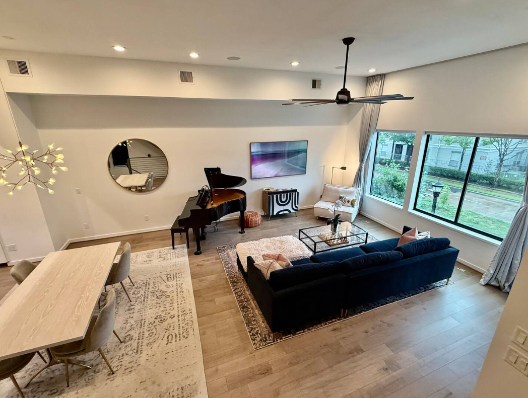 Building Photo - 513 Memorial Heights Dr