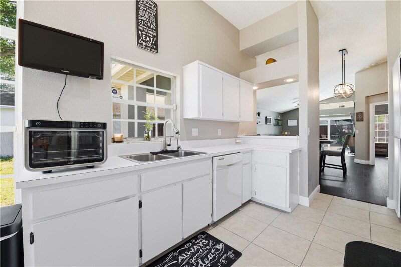 Building Photo - 7044 Woodhall Ave