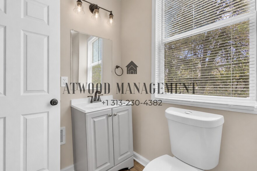 Building Photo - This beautifully updated 3-bedroom, 2-bath single-family home is ready for move-in!