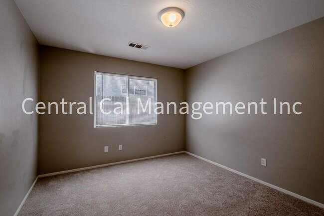 Building Photo - 4 Bedroom/2 Bath Home in the Southwest - $2495 per month!