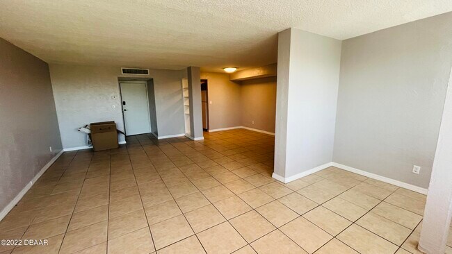 Building Photo - 732 N Halifax Ave