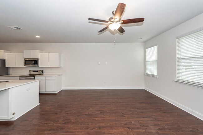 Building Photo - 7787 Montview Rd
