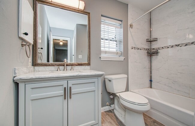Building Photo - 402 Bendwood Dr