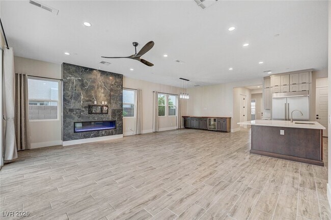 Building Photo - 3395 Stone View Ave