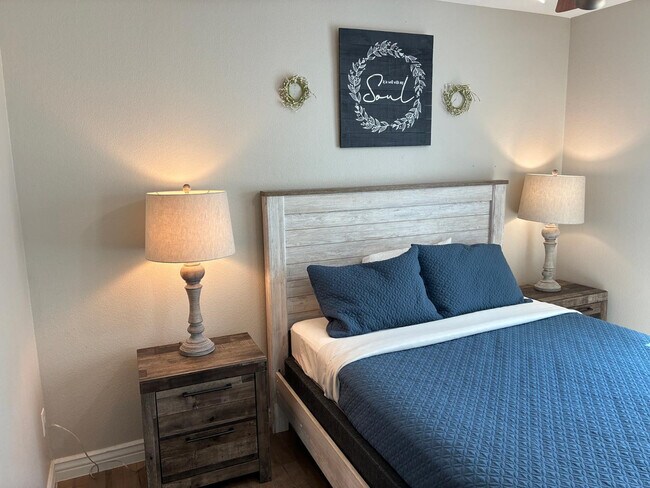 Building Photo - 13717 N 80th Ave