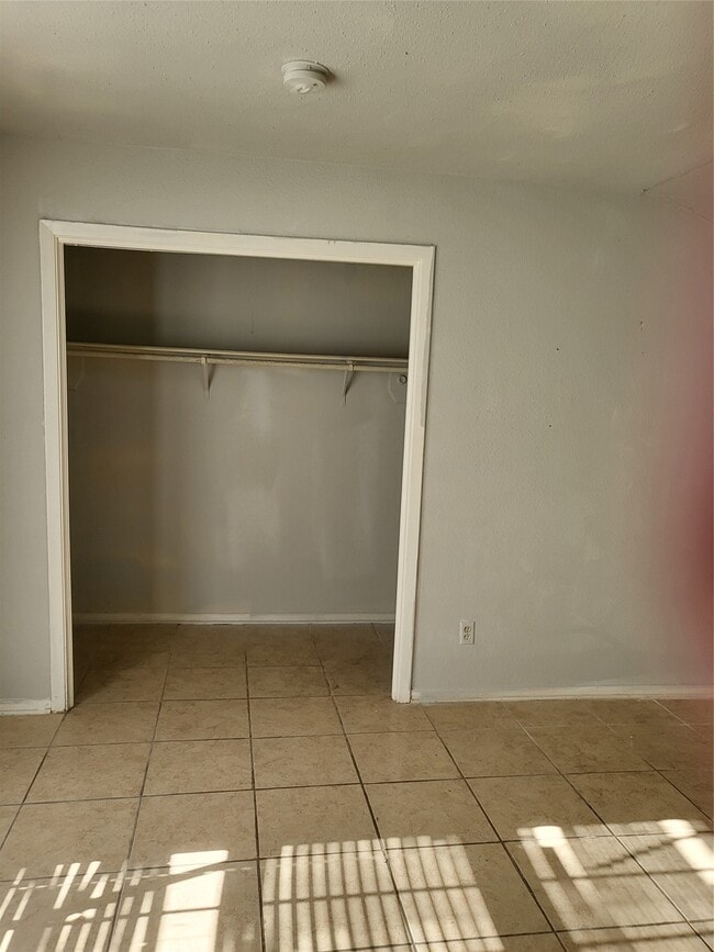 Building Photo - 713 Carol Lynn Dr