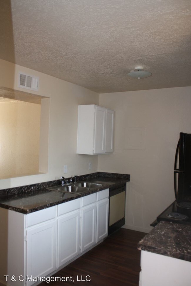 Interior Photo - 5315 Yucca Cir NE