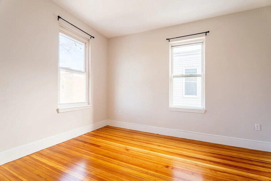 Building Photo - 33 Edison Grn